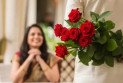 প্রিয়তমা স্ত্রীর প্রশংসা করার দিন আজ